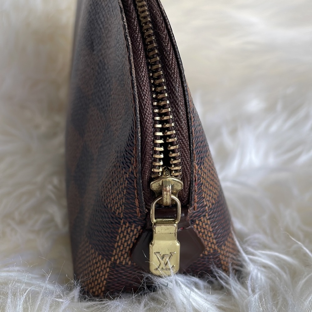 Authentic Louis Vuitton Damier Ebene Cosmetic Pouch - Picture 4 of 16